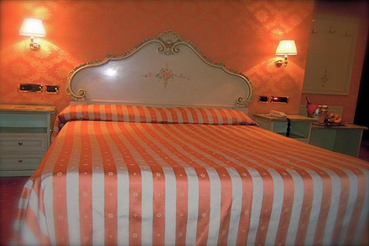 Hotel Lux Венеция Екстериор снимка
