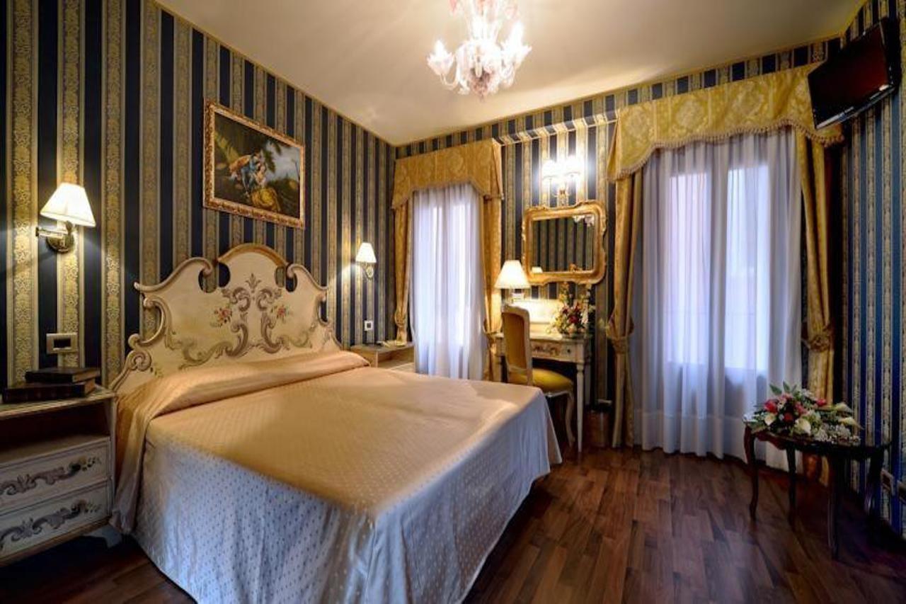 Hotel Lux Венеция Екстериор снимка