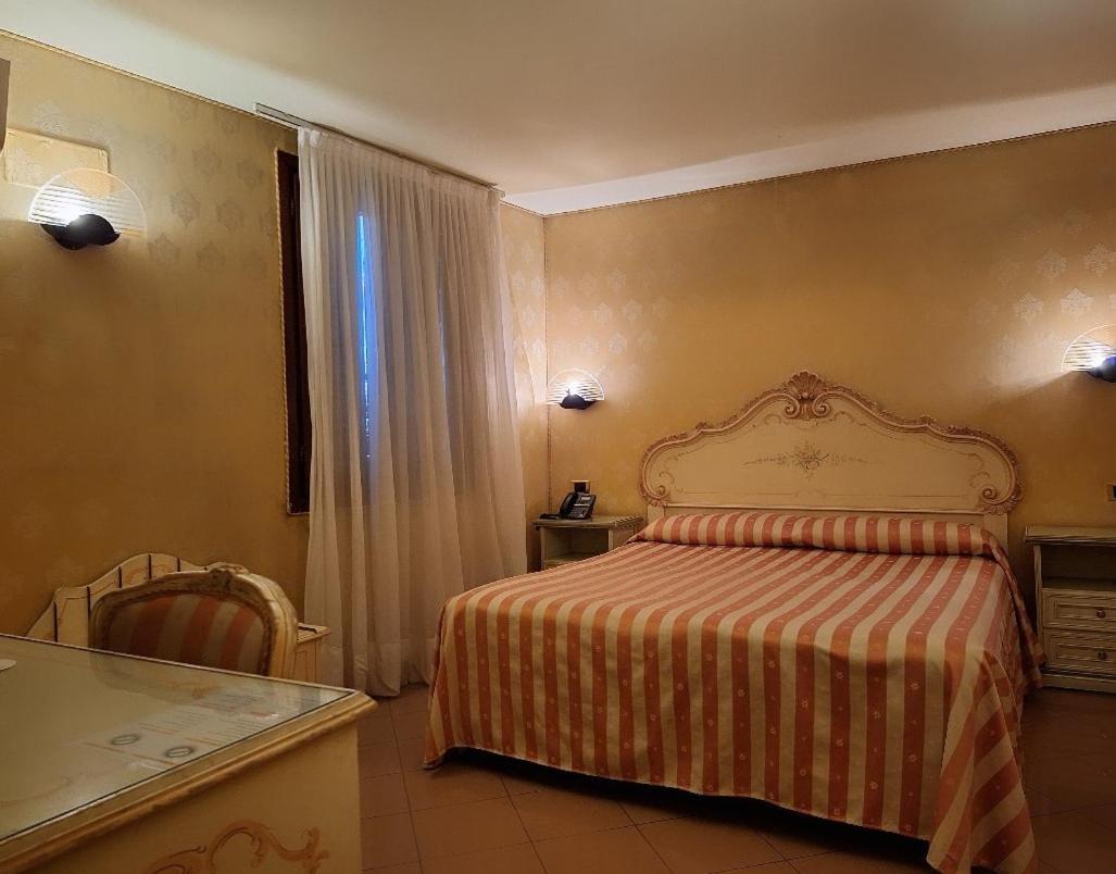 Hotel Lux Венеция Екстериор снимка