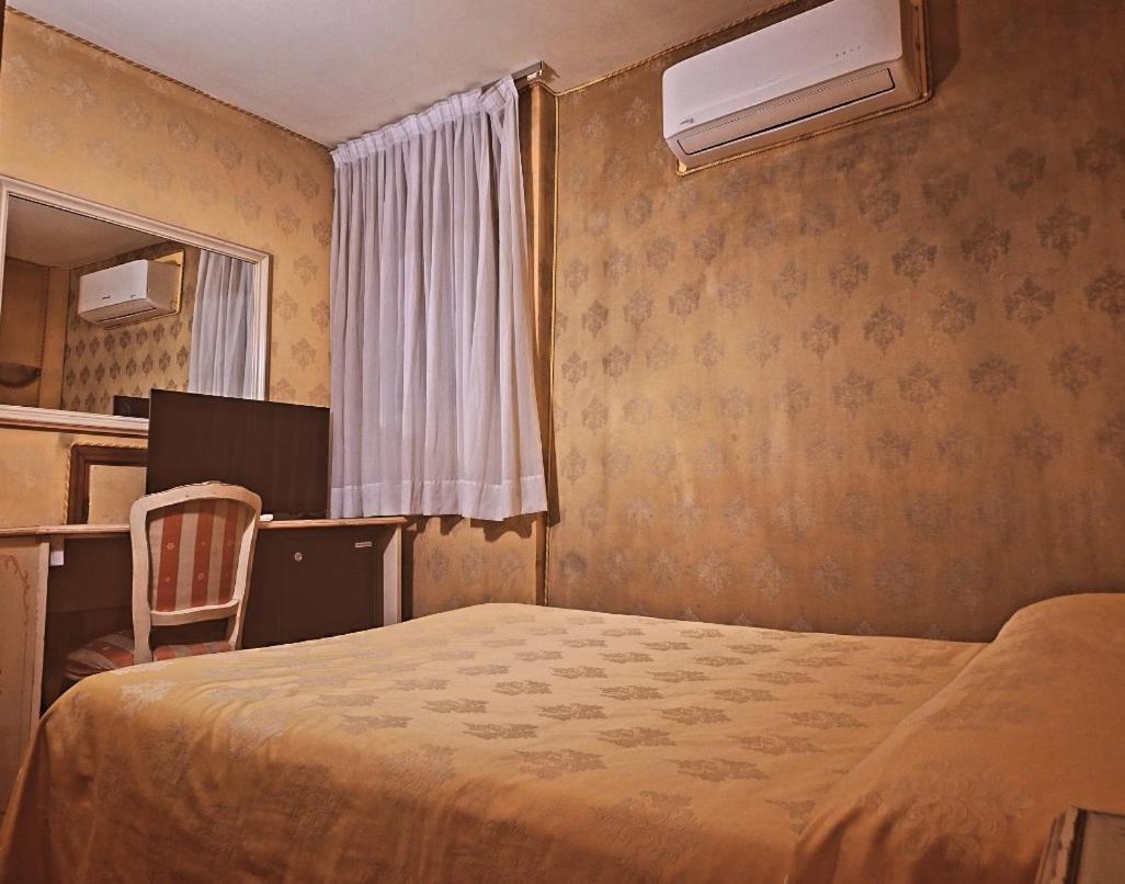 Hotel Lux Венеция Екстериор снимка