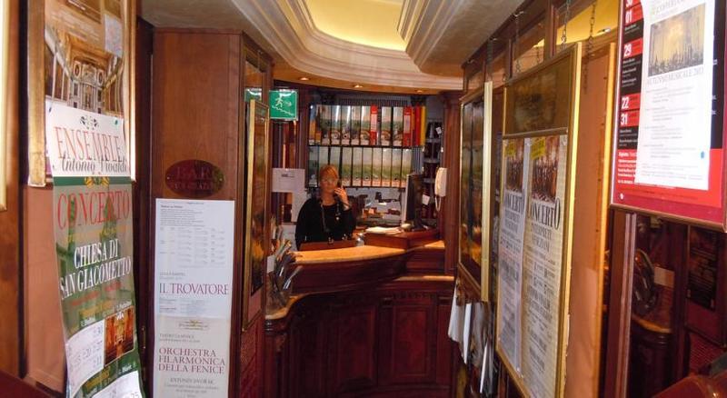 Hotel Lux Венеция Екстериор снимка