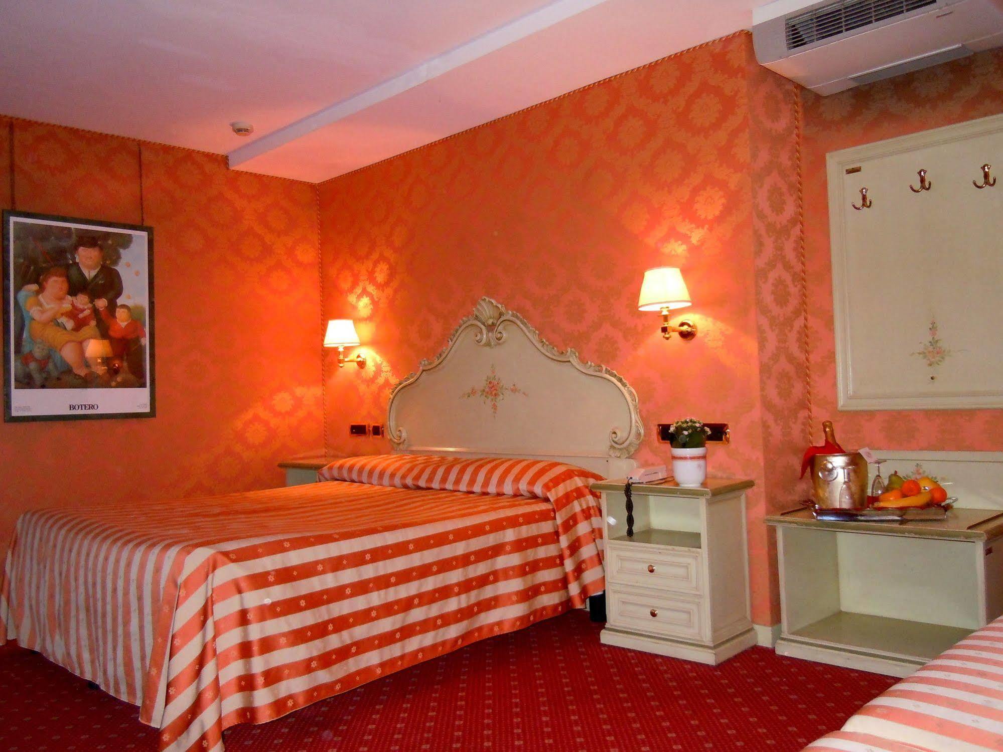 Hotel Lux Венеция Екстериор снимка